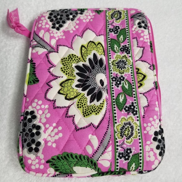 Vera Bradley Handbags - Pristine Vera Bradley Priscilla Pink tablet case